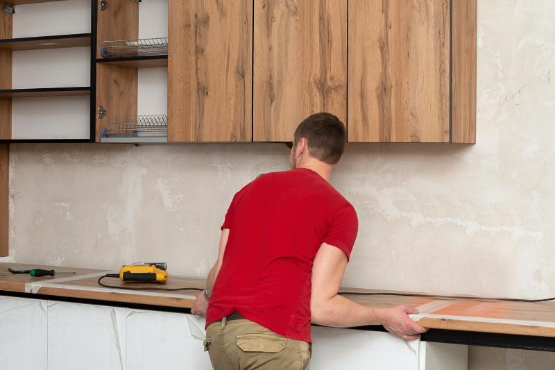 Les étapes clés d'une installation de cuisine réussie sans mauvaises surprises