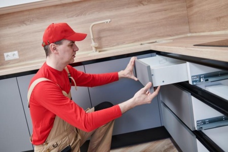 Pose de cuisine par des professionnels, les avantages qui font la diff&eacute;rence